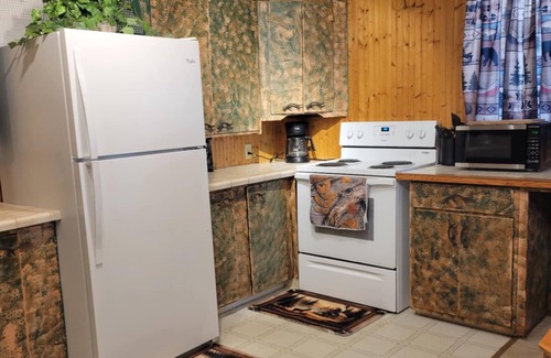 Jordan House | Cozy Hideaway Log Home in Welcoming Jordan MT