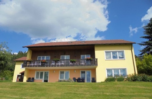 Tannesberg Apartment | Cozy holiday home (90sqm) with panoramic views of a farm