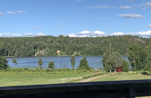 Molnbo Ski Chalet | Cozy holiday home with lake view on a horse farm near Stockholm