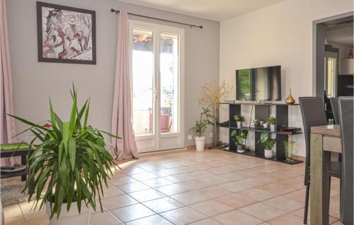 Saint-Paul-Trois-Chateaux House | Cozy Home In Stpaul-Trois-Châteaux