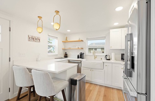 South Tacoma House | Cozy Home 2br+1ba with Portable AC- Pet Friendly, 3.3miles to Tacoma Dome