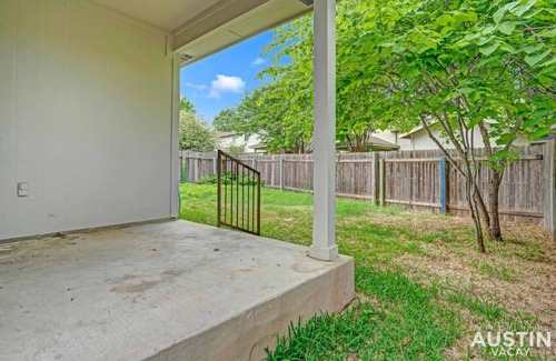 Olympic Heights House | Cozy Home away from Home | Quiet Office, King Bed