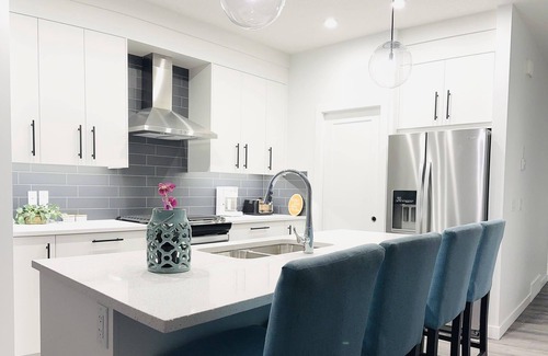 Calgary House | Cozy Home - close to the mountains