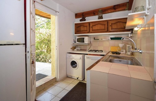 Crillon-le-Brave House | Cozy home in Crillon Le Brave with WiFi