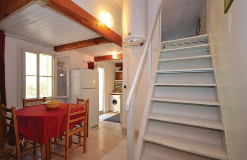 Crillon-le-Brave House | Cozy home in Crillon Le Brave with WiFi