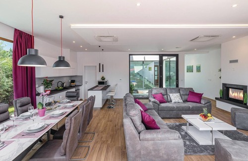 Cervar House | Cozy home in Cervar with sauna