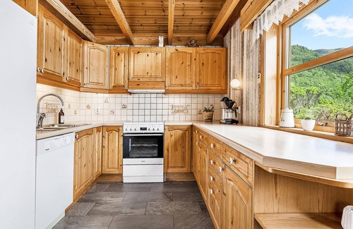 Etne House | Cozy home in Etne with sauna