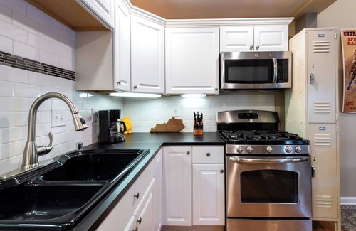 Germantown House | Cozy Home in GTown! Close to Churchill Downs, UL & KY EXPO CTR! Priv Parking!