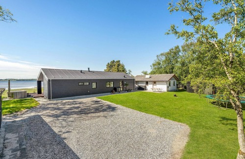 Hojslev House | Cozy home in Højslev with WiFi