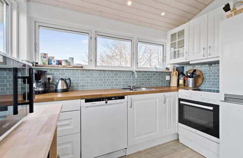 Skødshoved Strand House | Cozy home in Knebel with sauna