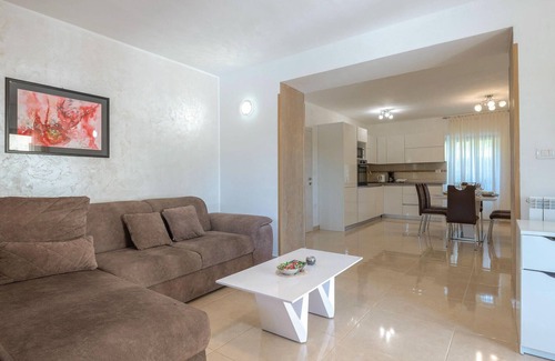 Sveta Nedelja House | Cozy home in Labin with WiFi