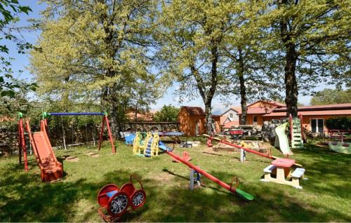 Vrlika House | Cozy Home In Maovice With Sauna