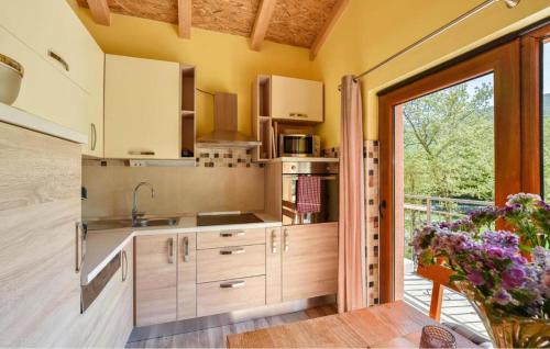 Vrlika House | Cozy Home In Maovice With Sauna