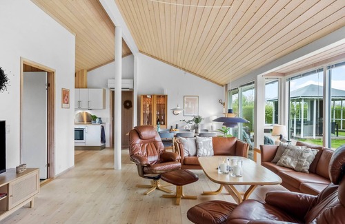 Næsby Strand House | Cozy home in Nakskov with kitchen