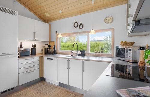 Næsby Strand House | Cozy home in Nakskov with kitchen