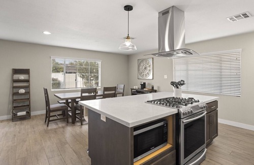 Scottsdale Estates Nine House | Cozy Home in Old Town with Yard & Grill