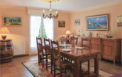 Ploneour-Lanvern House | Cozy Home In Ploneour-Lanvern With Kitchen