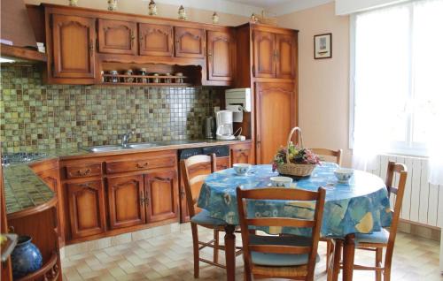 Ploneour-Lanvern House | Cozy Home In Ploneour-Lanvern With Kitchen