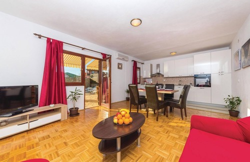 Primorski Dolac House | Cozy home in Primorski Dolac with WiFi