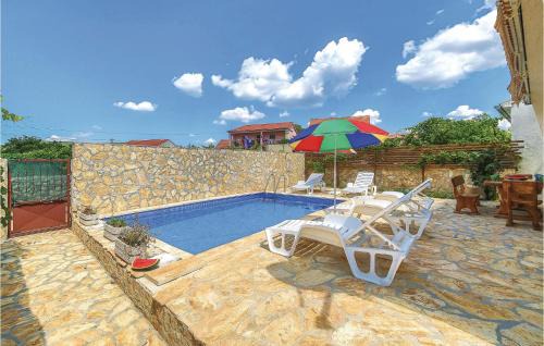Primorski Dolac House | Cozy Home In Primorski Dolac With Wifi