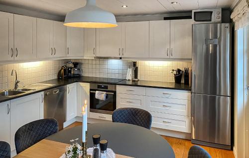 Songe House | Cozy Home In Risør With Wifi