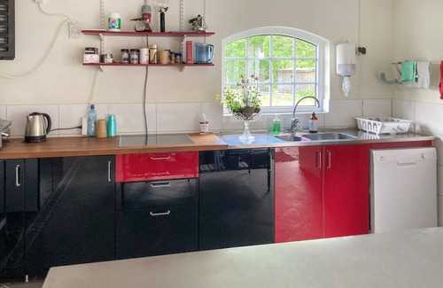 Sollebrunn House | Cozy home in Sollebrunn with sauna