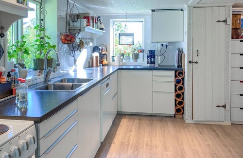 Tranas Municipality House | Cozy home in Tranås with lake view