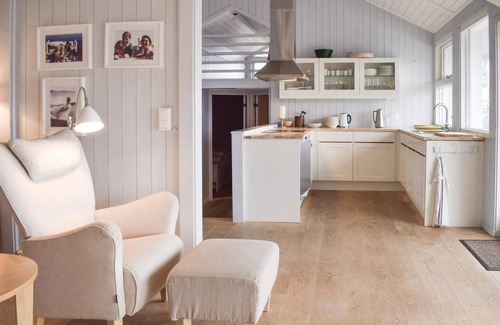 Tvedestrand House | Cozy home in Tvedestrand with kitchen