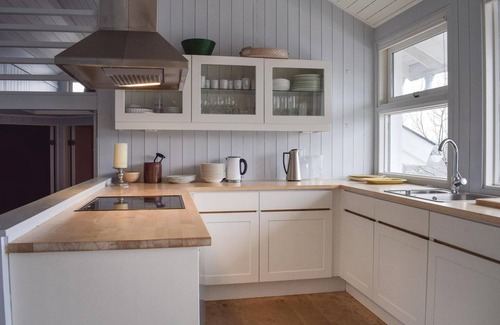 Tvedestrand House | Cozy home in Tvedestrand with kitchen