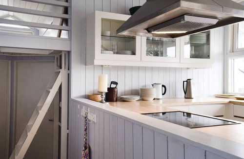 Tvedestrand House | Cozy home in Tvedestrand with kitchen