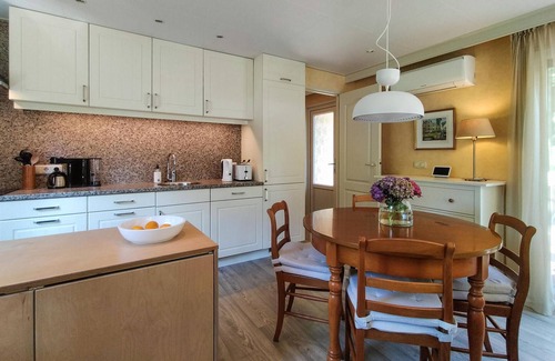 Vorden House | Cozy home in Vorden with kitchen
