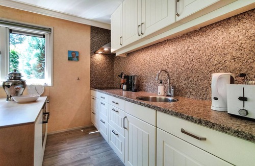 Vorden House | Cozy home in Vorden with kitchen