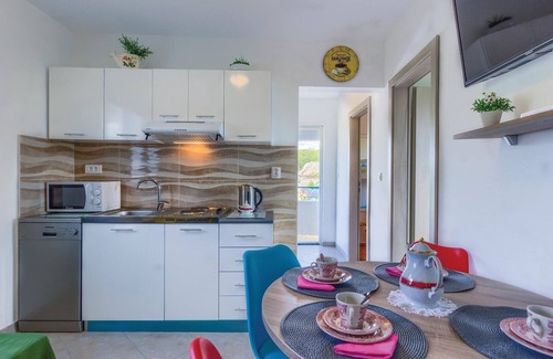Sestanovac House | Cozy home in Zezevica with sauna