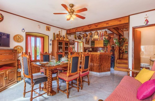 Sestanovac House | Cozy home in Zezevica with sauna