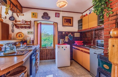 Sestanovac House | Cozy home in Zezevica with sauna