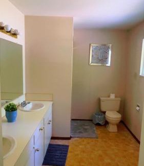 Shaughnessy House | Cozy Home near Downtown, UBC and YVR airport