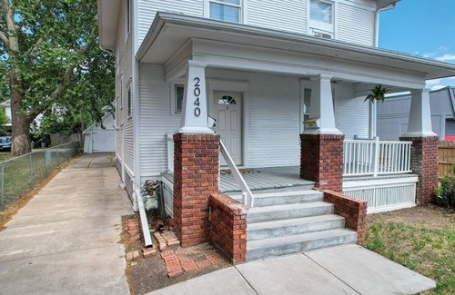 Near South House | Cozy Home | Near Downtown | 5 beds