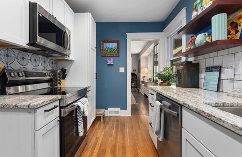 Rosedale House | Cozy Home Near KUMed Saint Lukes 30day+