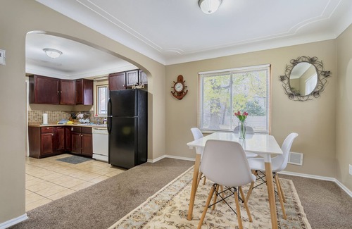 Ottawa House | Cozy home near university, Pet-Friendly & Family-Friendly Neighborhood