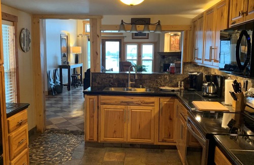 Little Suamico House | Cozy home on the bay with sand beach and beautiful sunrises!🌅