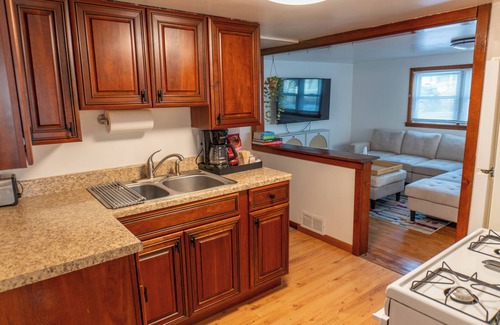 Monaca House | Cozy Home outside Pittsburgh