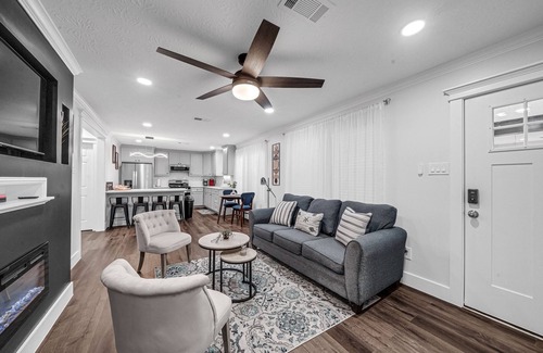 Northside House | COZY HOME/PET FRIENDLY/GATED