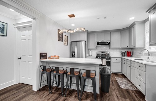 Northside House | COZY HOME/PET FRIENDLY/GATED