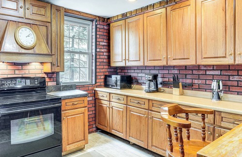 Fulton House | Cozy Home w/Yard: Steps to Mississippi River