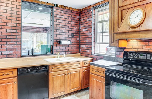 Fulton House | Cozy Home w/Yard: Steps to Mississippi River