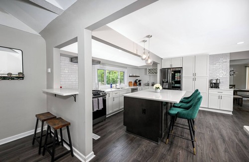 Independence House | Cozy home, w/chef's kitchen, pet friendly near Cuyahoga National Park