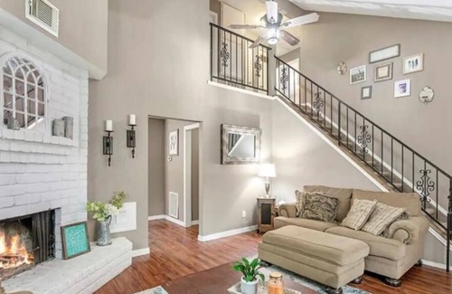 Huffman House | Cozy home w/ fast wifi, indoor fireplace in quiet cul-de-sac
