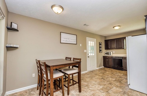 Senoia House | Cozy Home - Walkable to Downtown Senoia