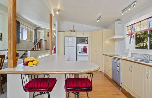 Springfield House | Cozy home with a pool! 5 minutes to Rotorua Town Centre.