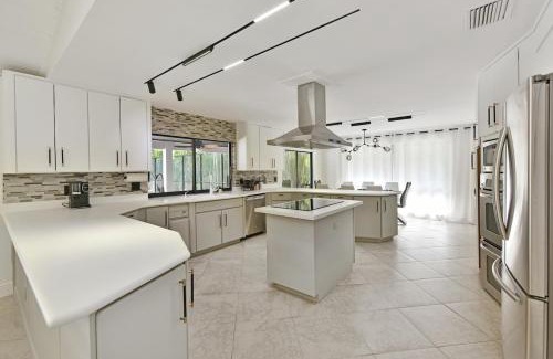 Wellington House | Cozy home with big pool in Wellington!